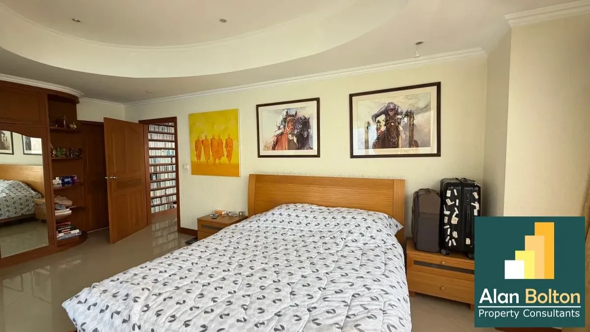 Ocean View Large One bedroom condo for Sale in Jomtien photo 2