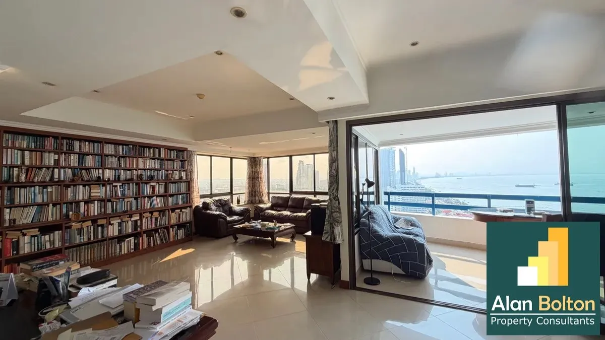Ocean View Large One bedroom condo for Sale in Jomtien photo 11