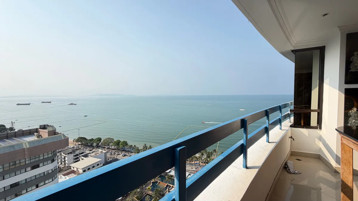 Ocean View Large One bedroom condo for Sale in Jomtien photo 16