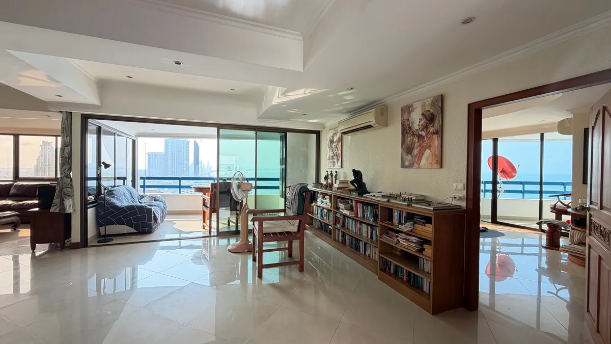 Ocean View Large One bedroom condo for Sale in Jomtien photo 28