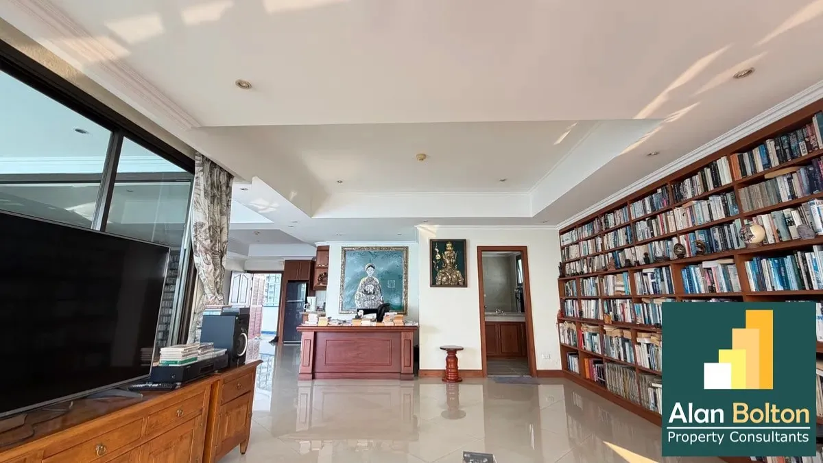 Ocean View Large One bedroom condo for Sale in Jomtien photo 4