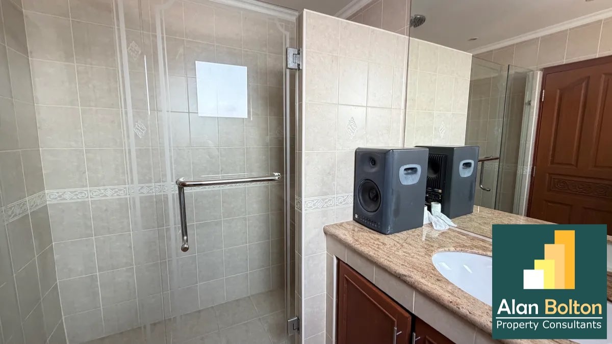 Ocean View Large One bedroom condo for Sale in Jomtien photo 9