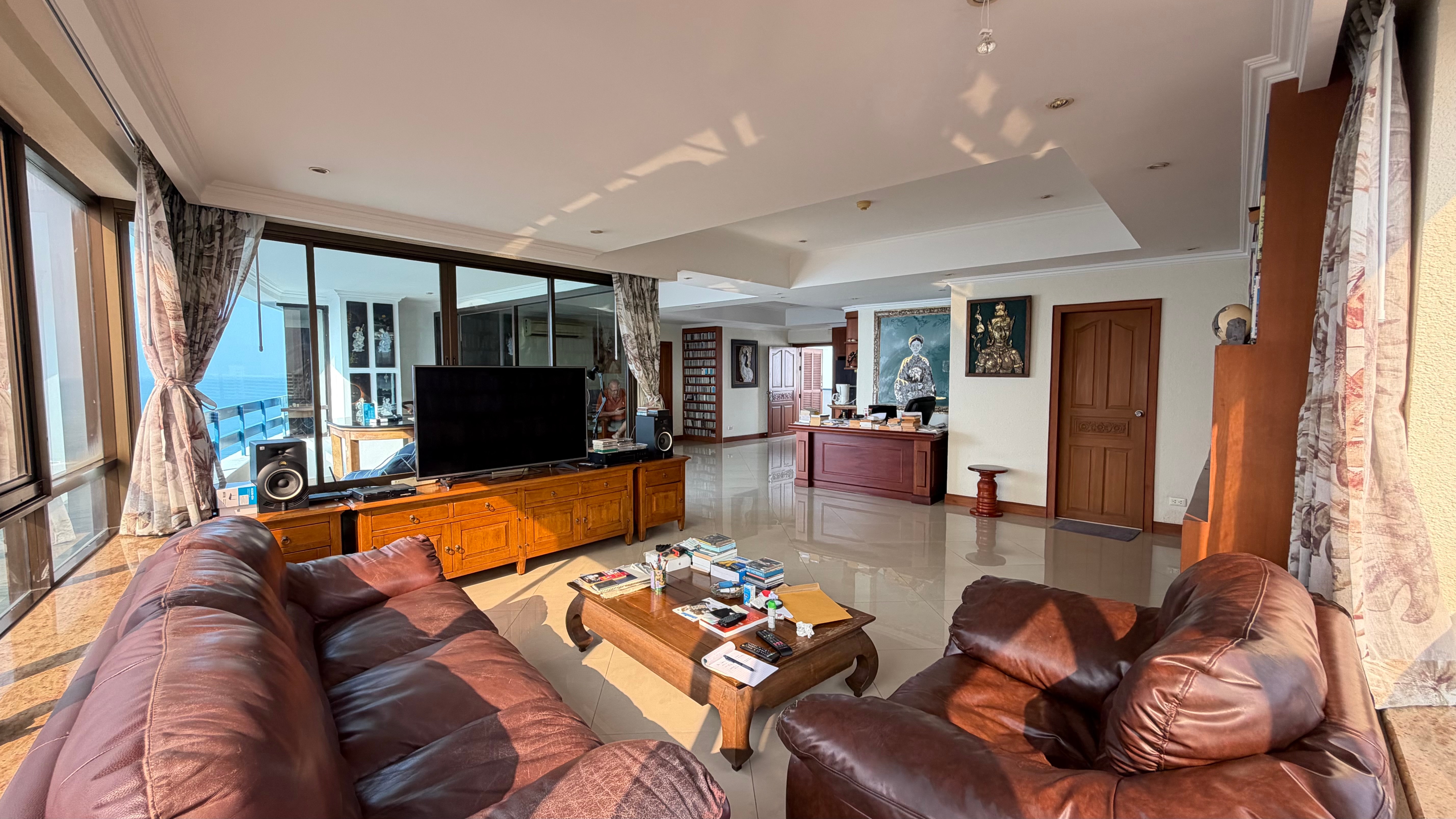 Ocean View Large One bedroom condo for Sale in Jomtien photo 18