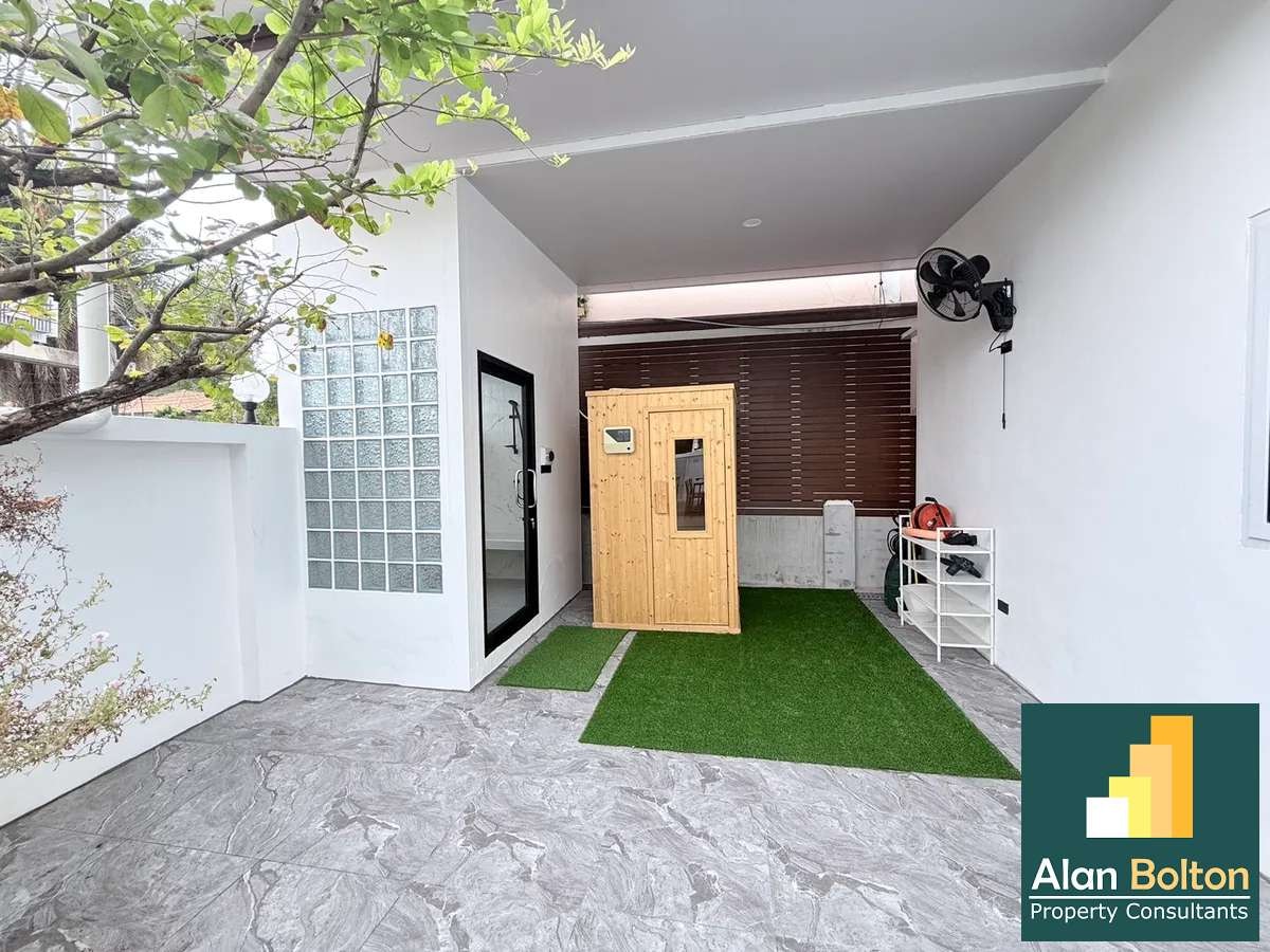5 Bedroom 6 Bathroom in TW Garden Hill photo 8