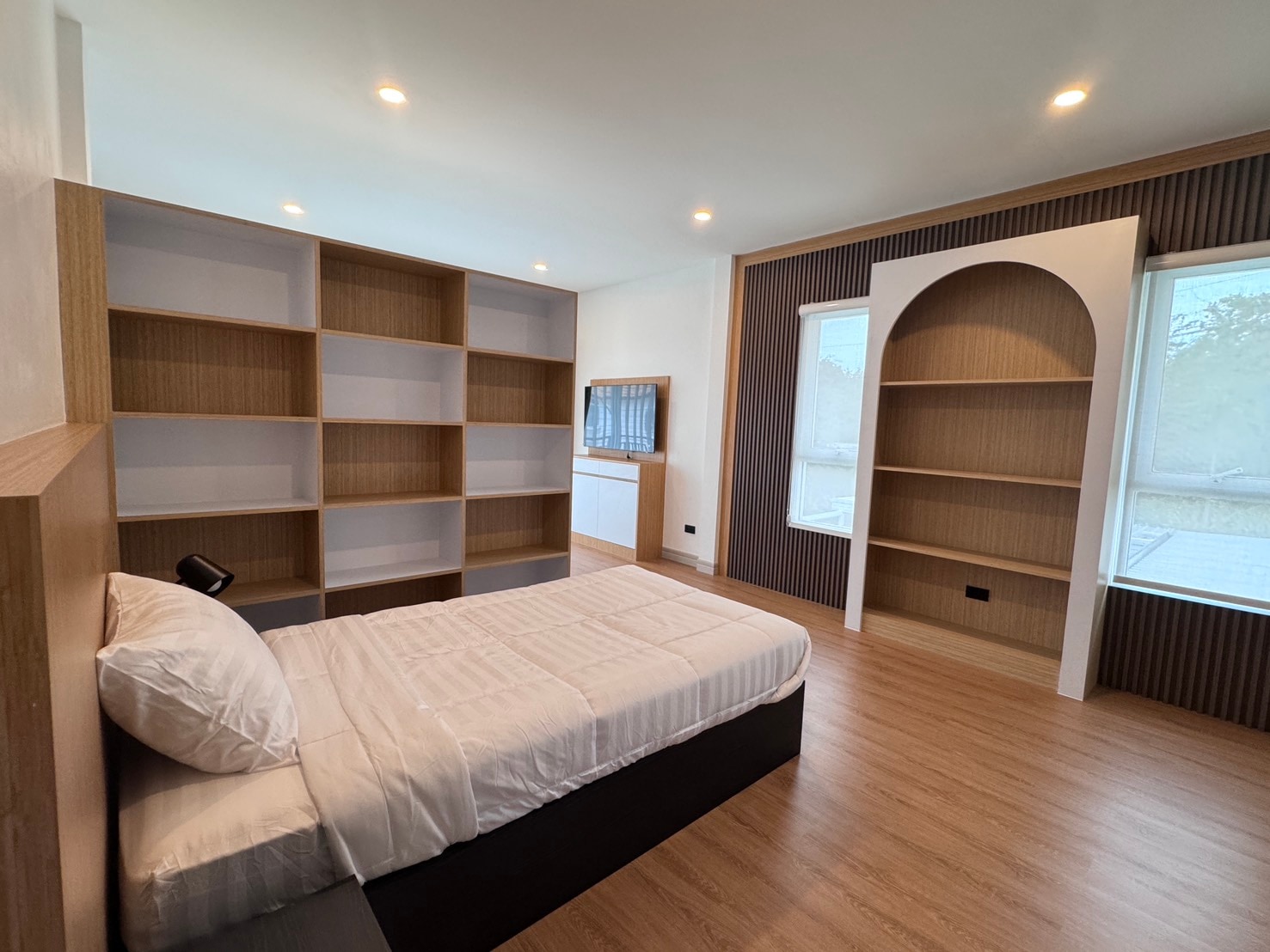 5 Bedroom 6 Bathroom in TW Garden Hill photo 32