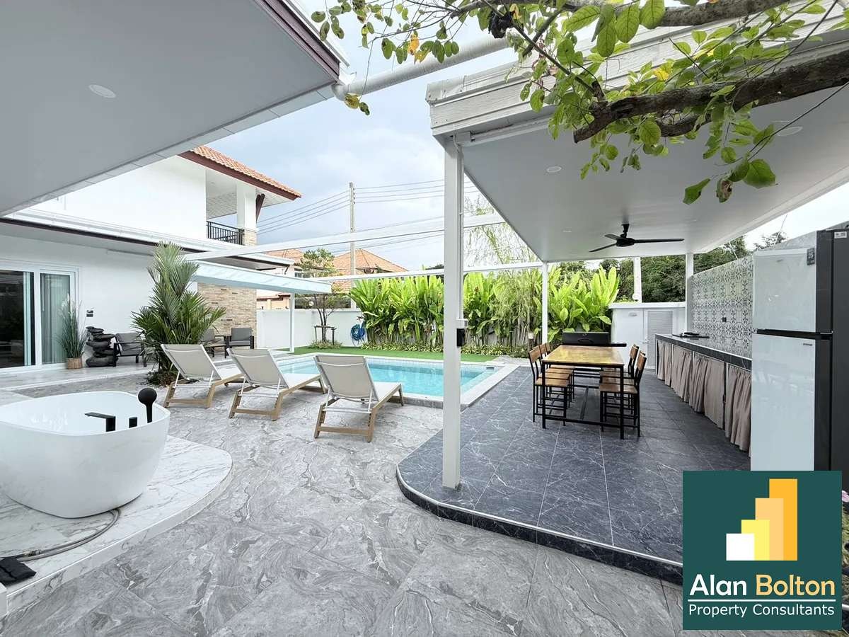 5 Bedroom 6 Bathroom in TW Garden Hill photo 4