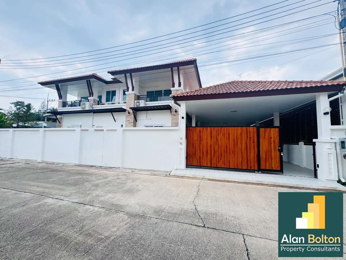5 Bedroom 6 Bathroom in TW Garden Hill photo 2
