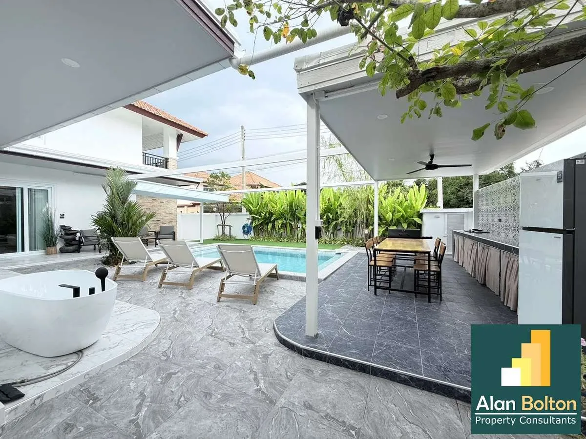 5 Bedroom 6 Bathroom in TW Garden Hill photo 4