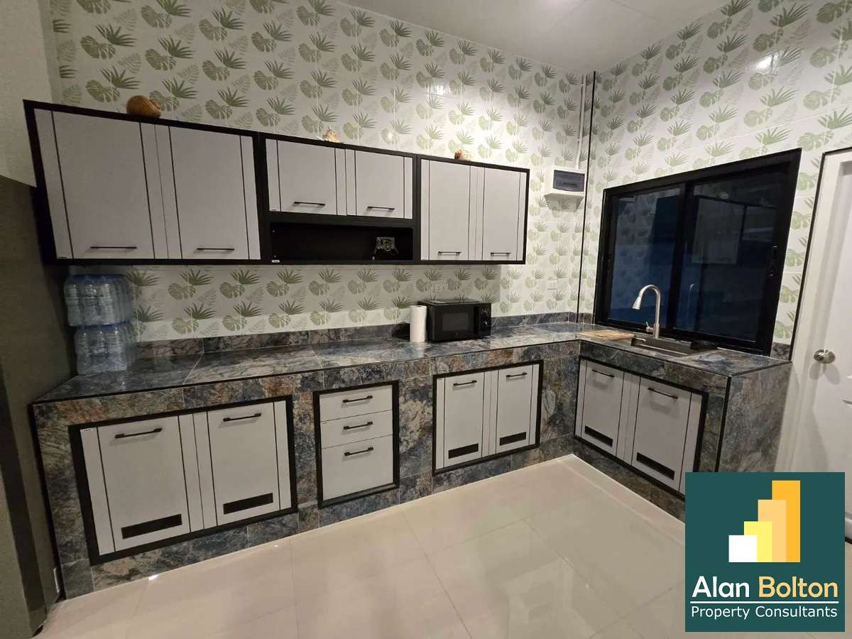 Corner House 2 Bedrooms 2 Bathrooms in East Pattaya photo 4