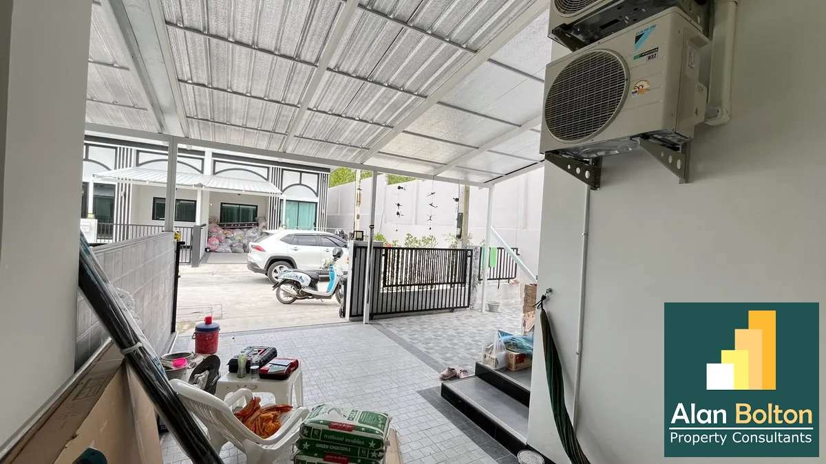 Corner House 2 Bedrooms 2 Bathrooms in East Pattaya photo 12