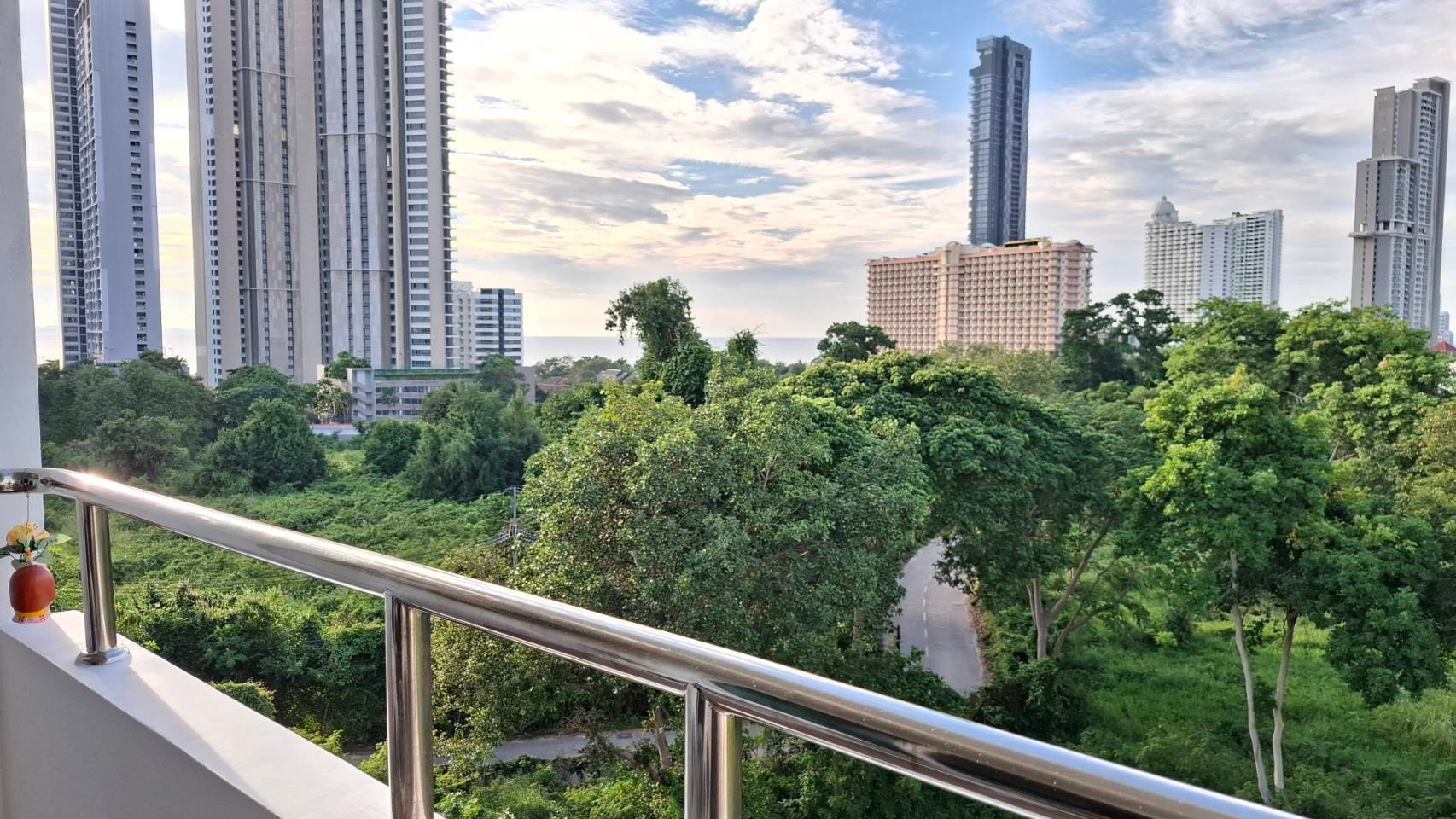 Large Renovated Ocean View Studio Condo In Wongamat photo 29
