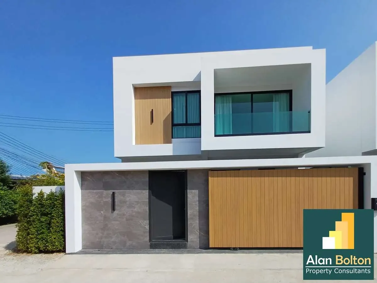 Newly Build Private Single House 3 beds 4 baths in Wongamat for RENT photo 2