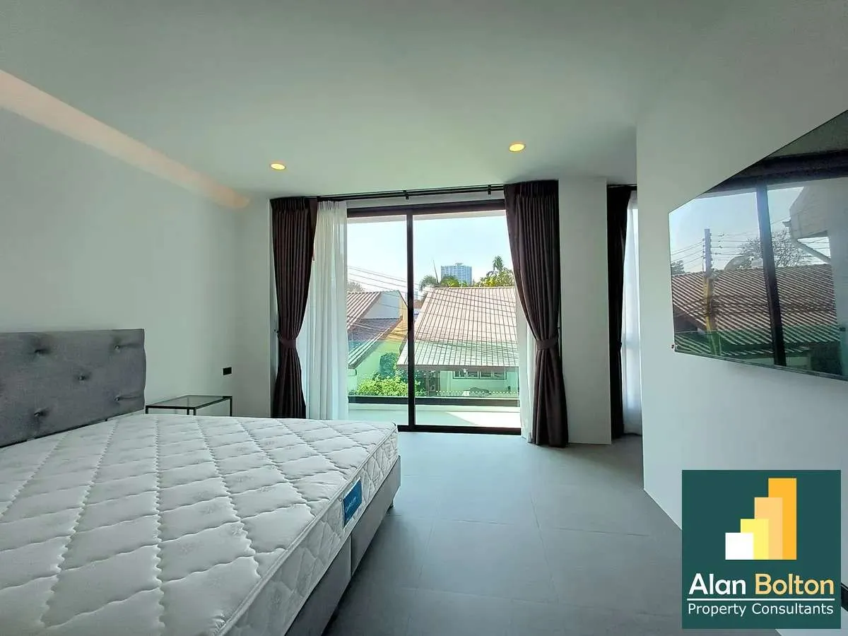 Newly Build Private Single House 3 beds 4 baths in Wongamat for RENT photo 11