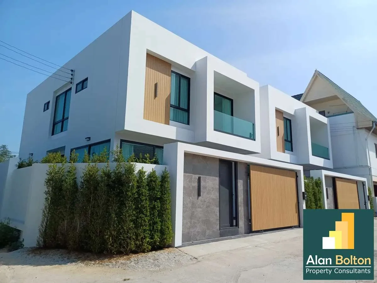 Newly Build Private Single House 3 beds 4 baths in Wongamat for RENT photo 3