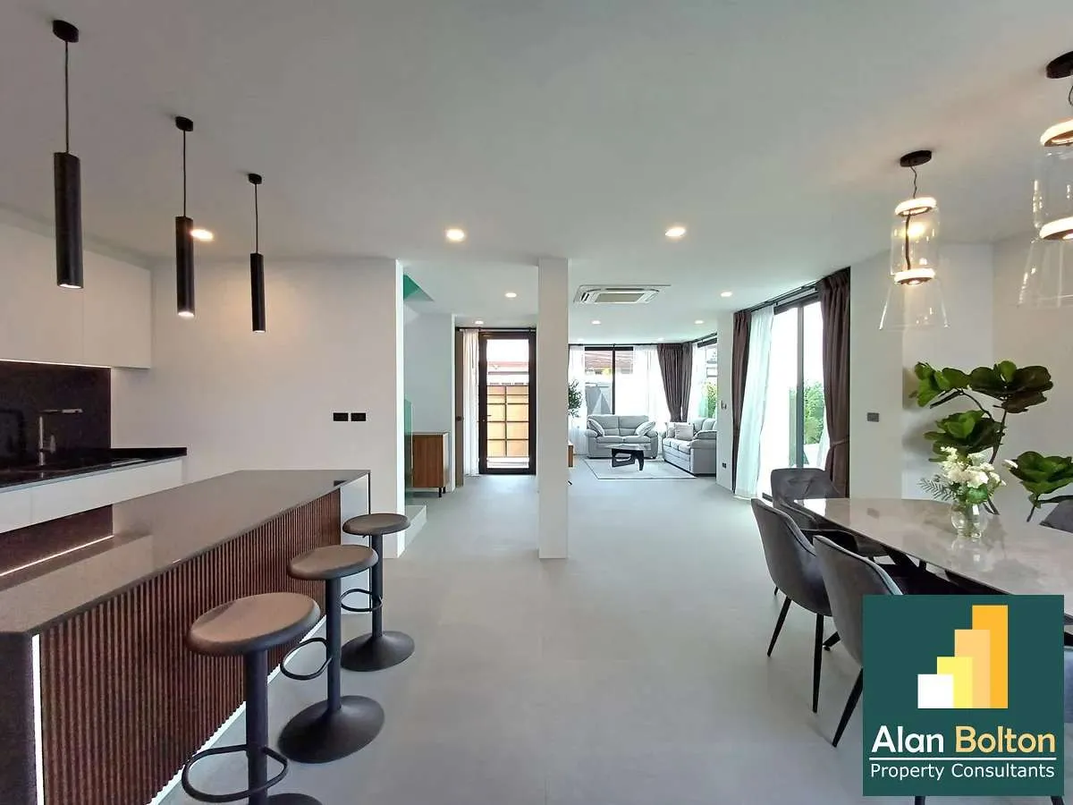 Newly Build Private Single House 3 beds 4 baths in Wongamat for RENT photo 9
