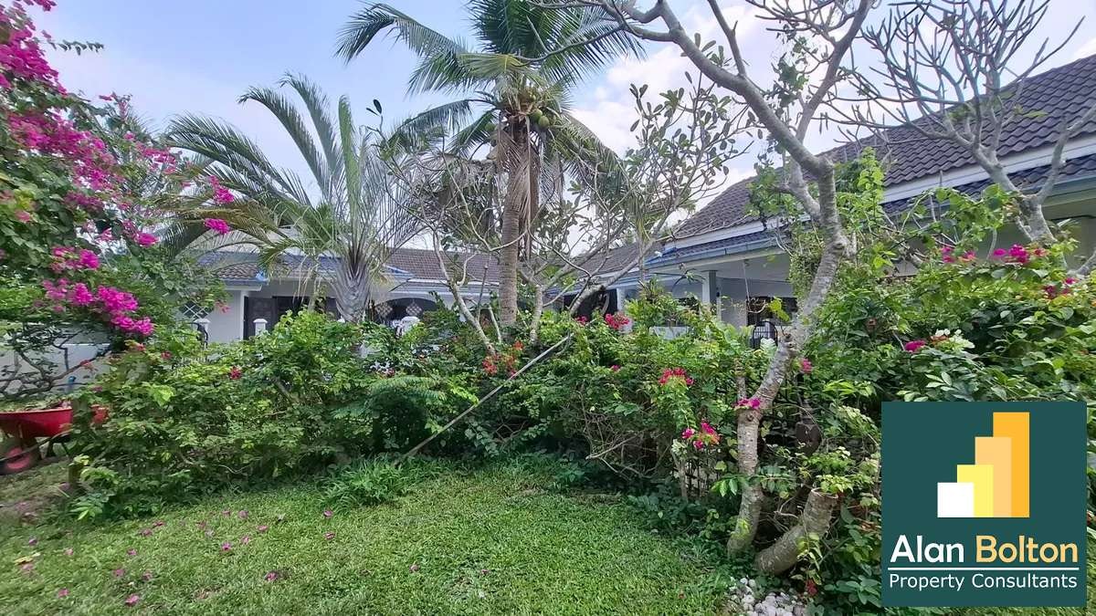 Spacious Pool Villa on 2,712 sqm Land – Lake Mabprachan photo 3