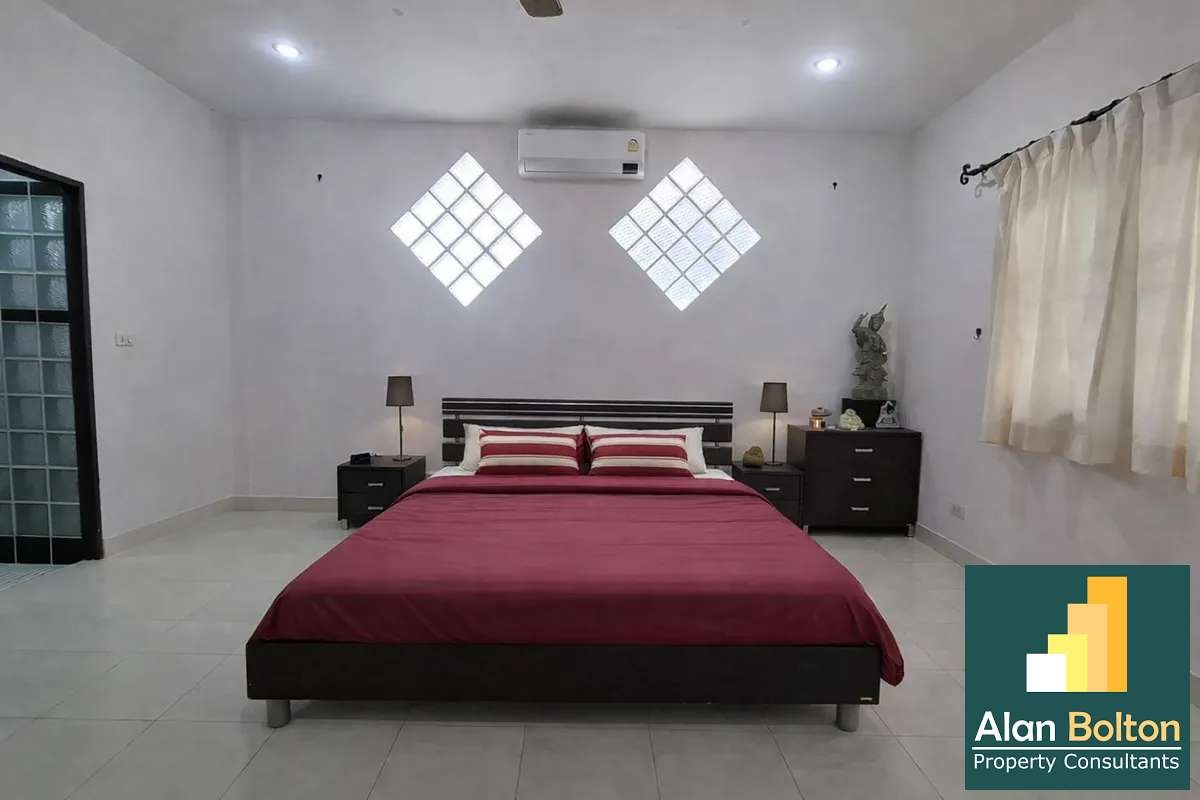 Spacious Pool Villa on 2,712 sqm Land – Lake Mabprachan photo 5