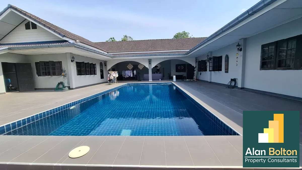 Spacious Pool Villa on 2,712 sqm Land – Lake Mabprachan