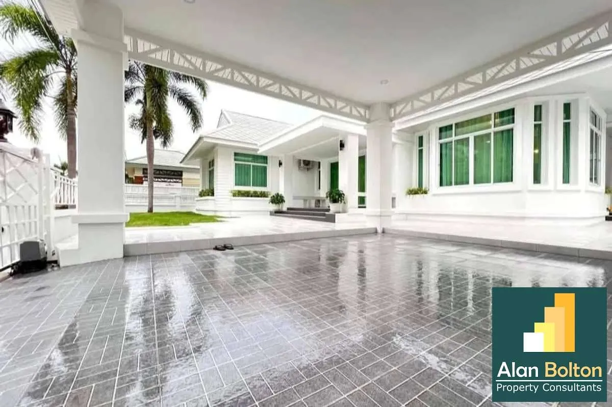 Family Hoose for rent 3 Bedrooms 3 Bathrooms in East Pattaya photo 2