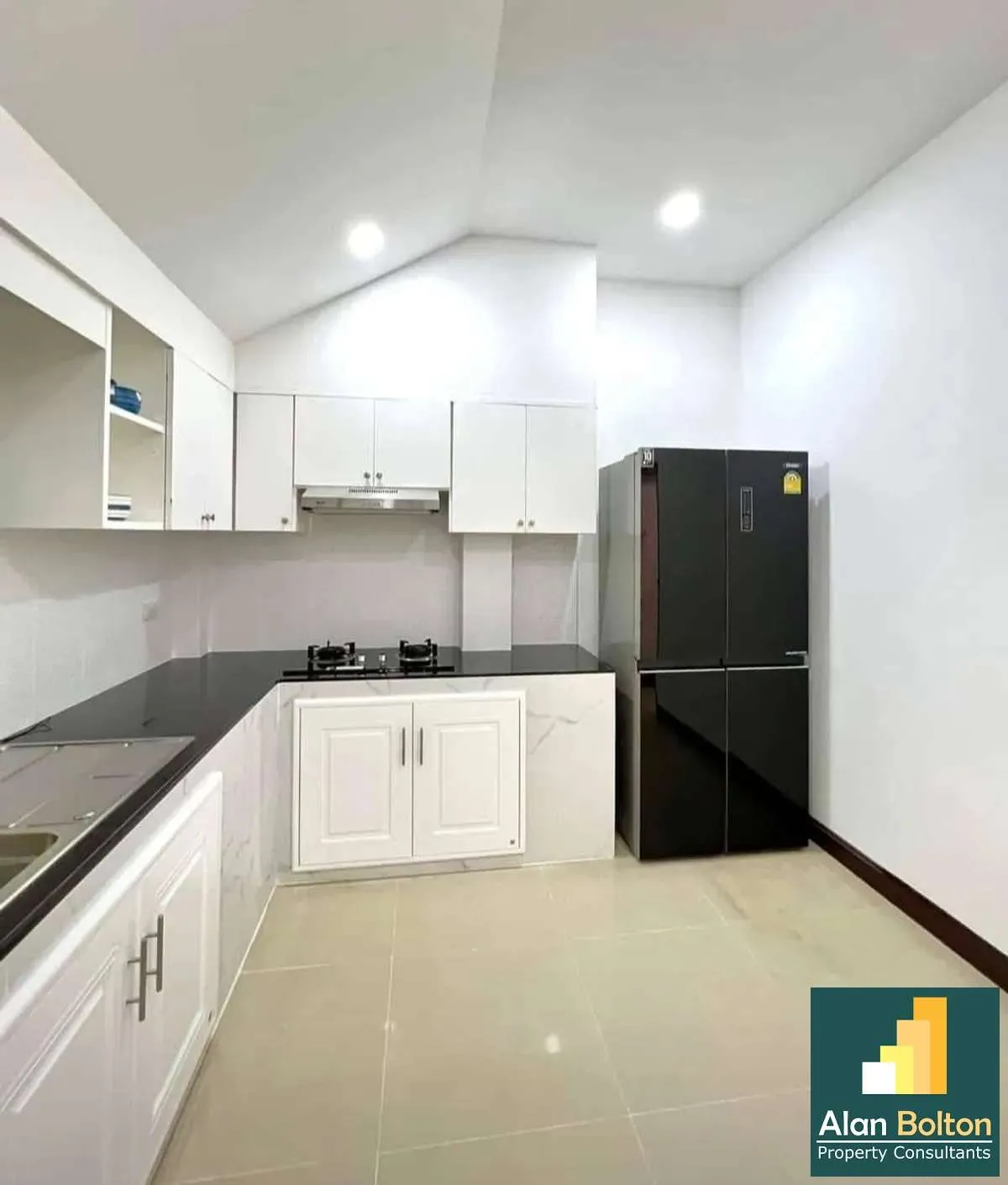 Family Hoose for rent 3 Bedrooms 3 Bathrooms in East Pattaya photo 8