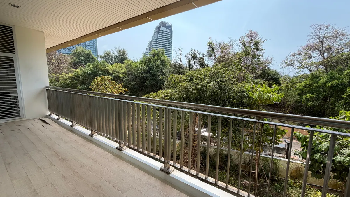 Large One bedroom Condo For Sale In The Cove Condominium photo 18