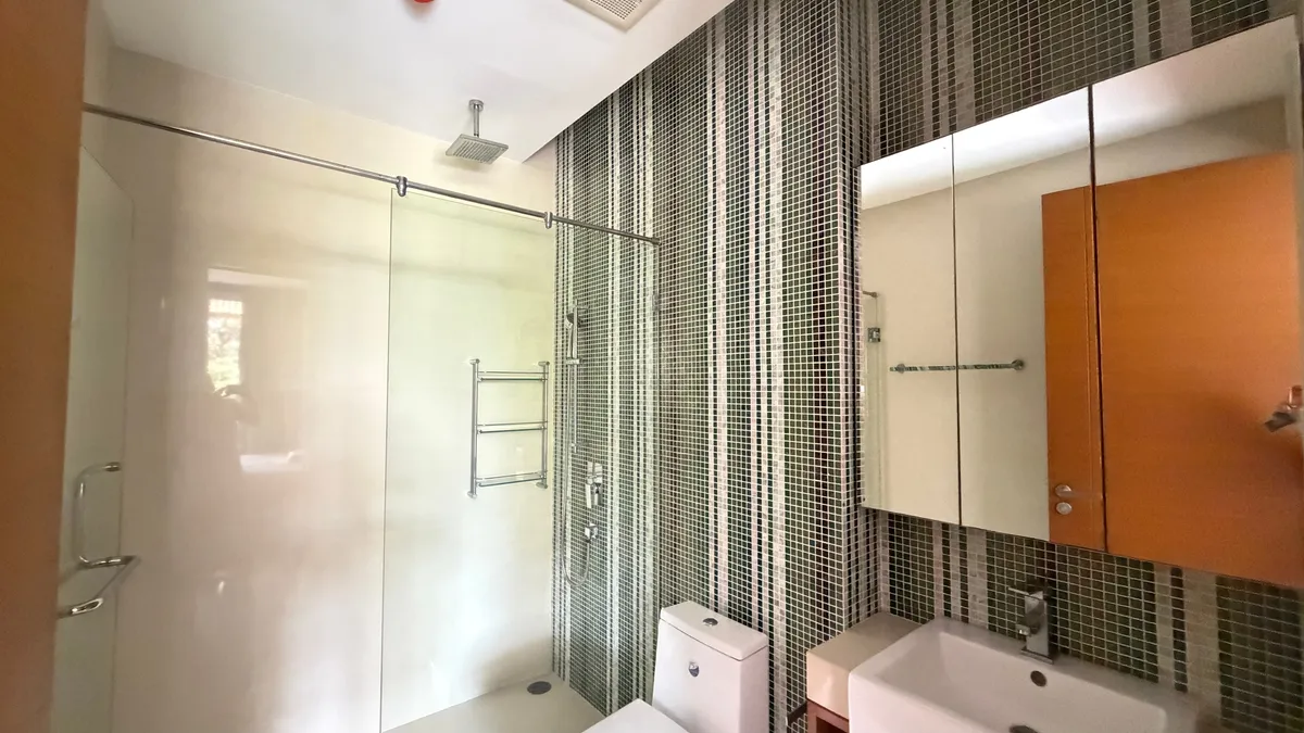 Large One bedroom Condo For Sale In The Cove Condominium photo 22