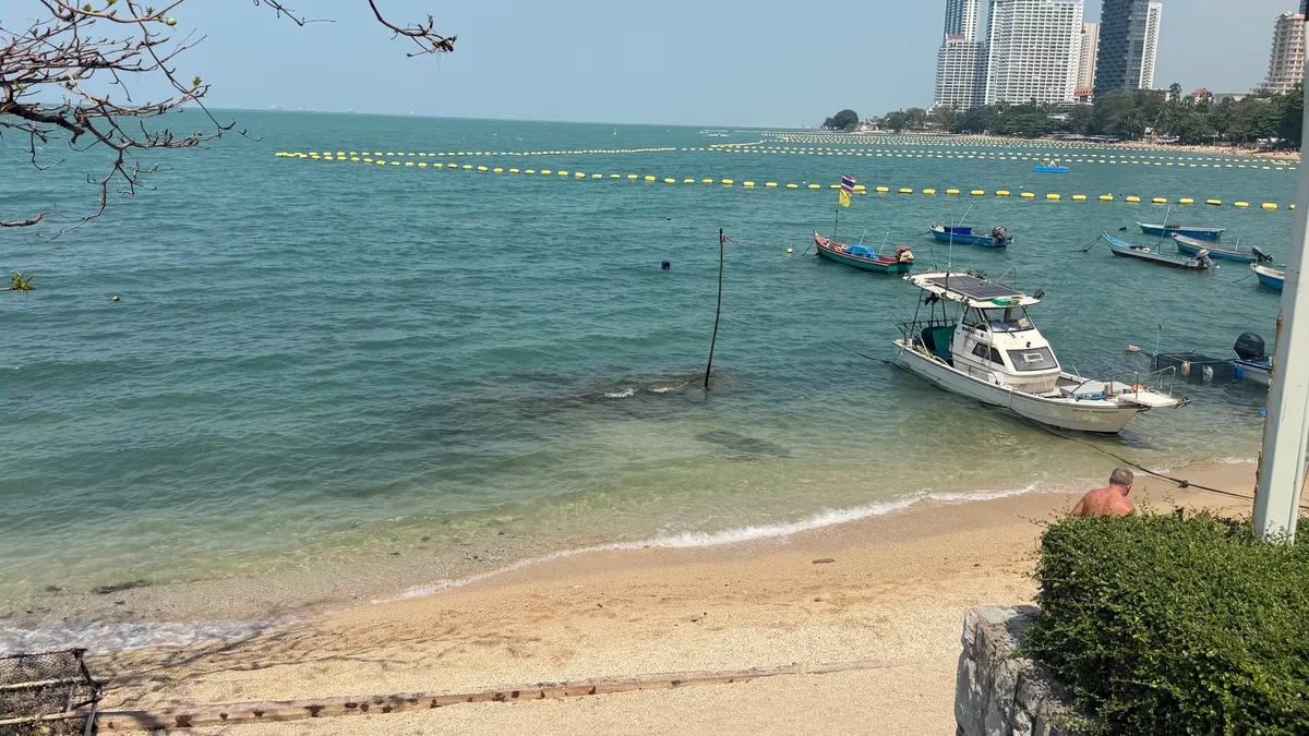 Large One bedroom Condo For Sale In The Cove Condominium photo 25