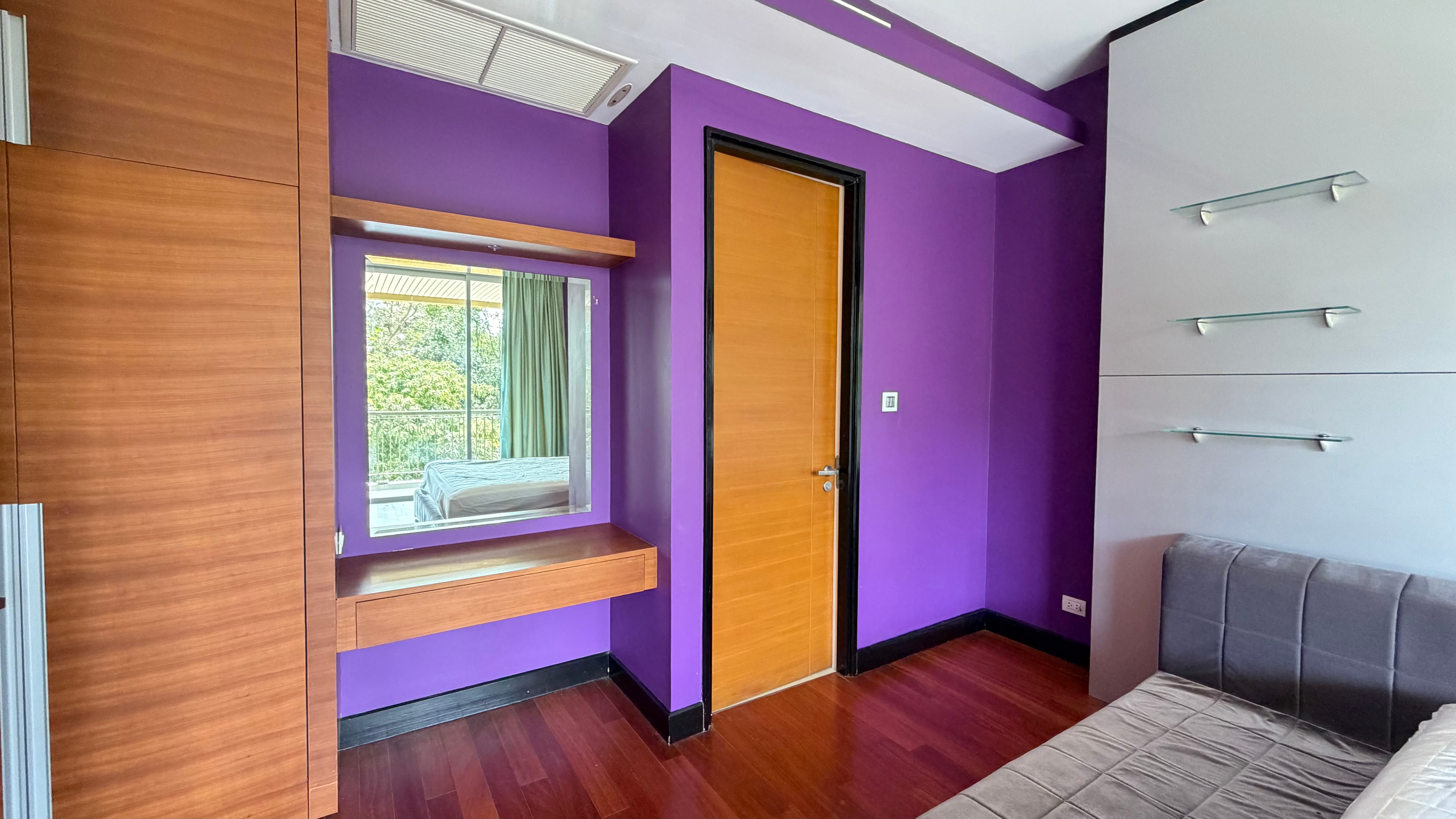 Large One bedroom Condo For Sale In The Cove Condominium photo 15