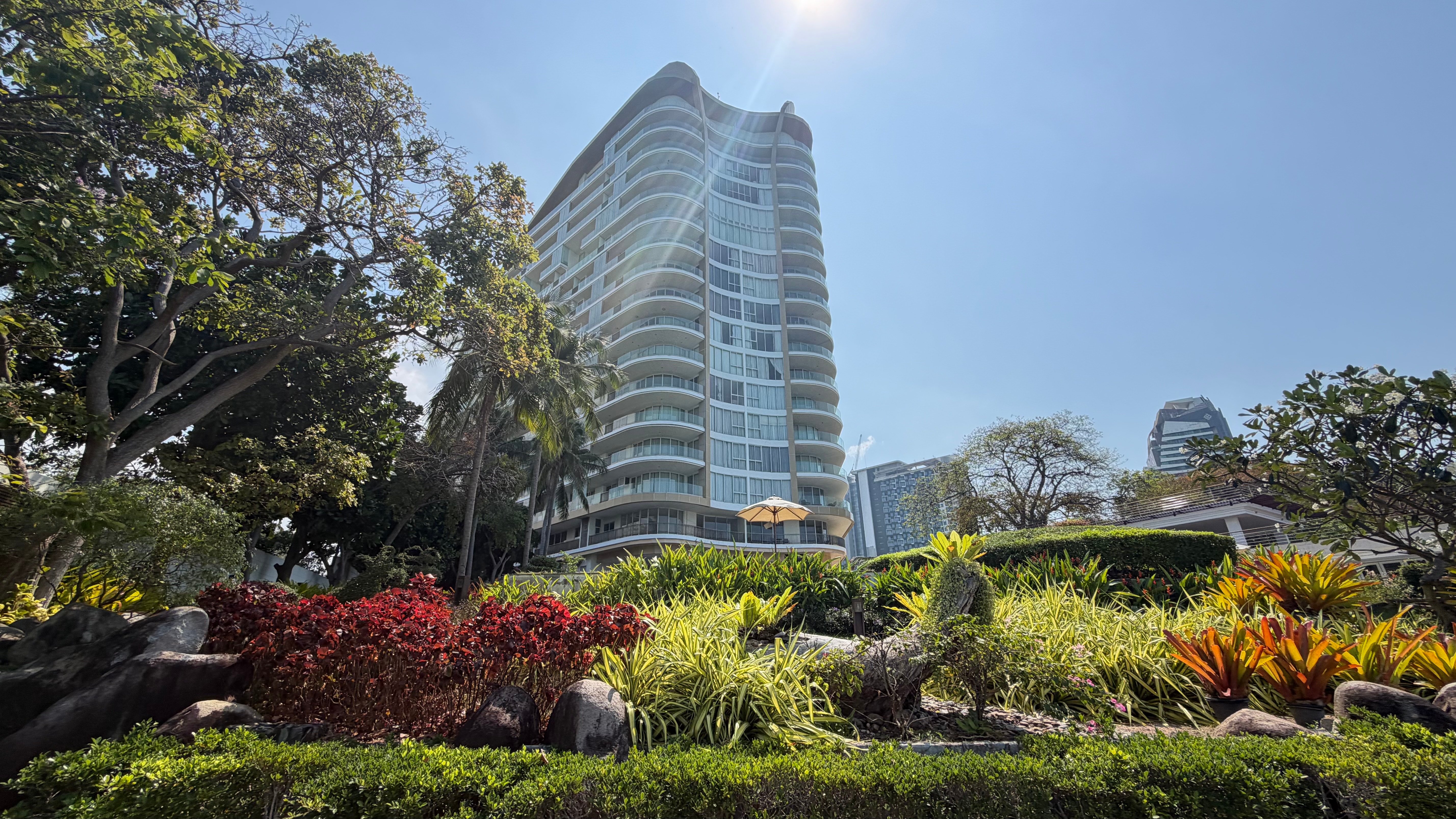 Large One bedroom Condo For Sale In The Cove Condominium photo 26