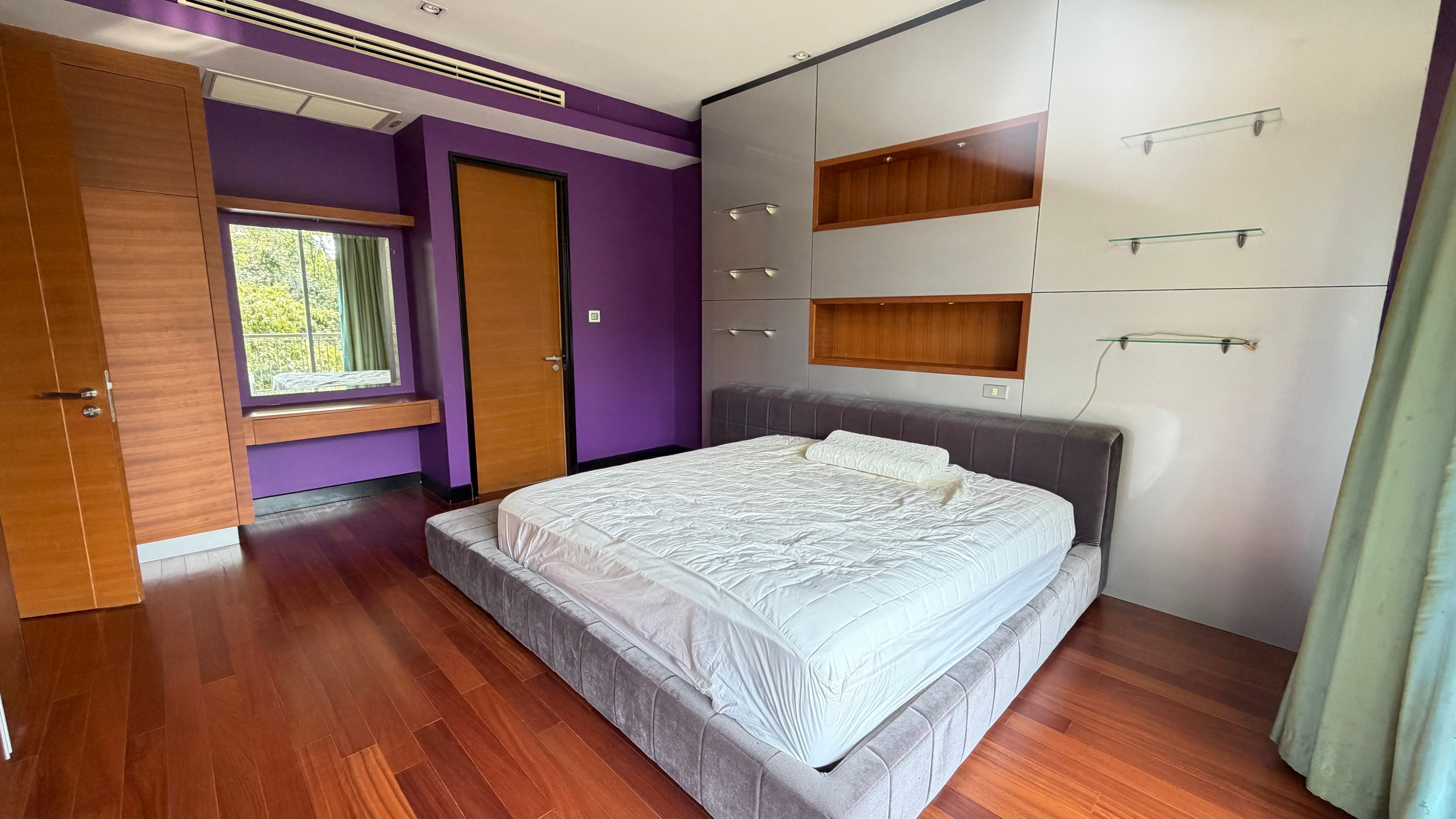 Large One bedroom Condo For Sale In The Cove Condominium photo 16