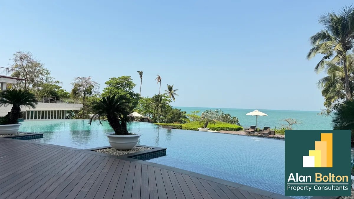 Large One bedroom Condo For Sale In The Cove Condominium photo 2