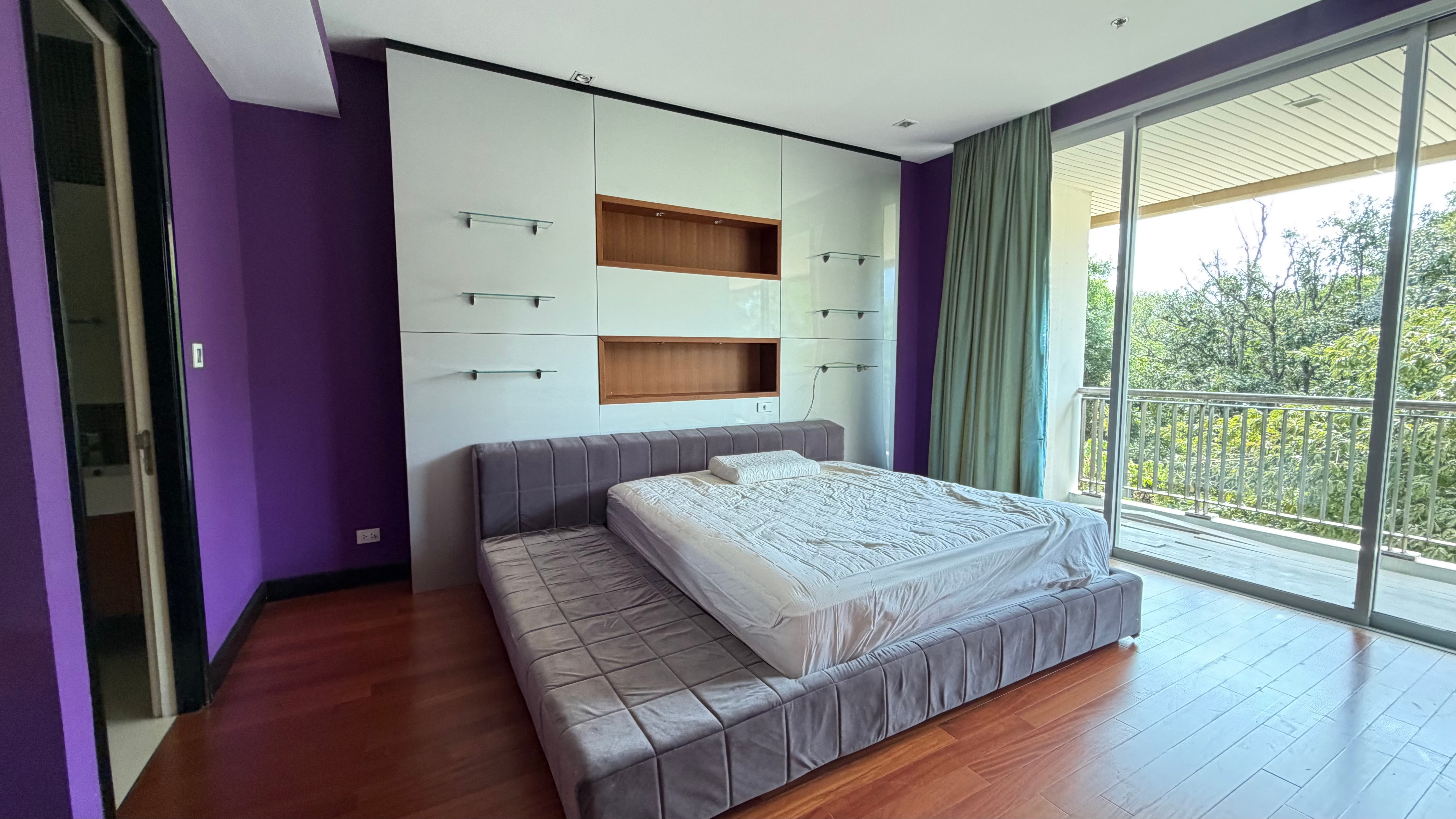 Large One bedroom Condo For Sale In The Cove Condominium photo 19