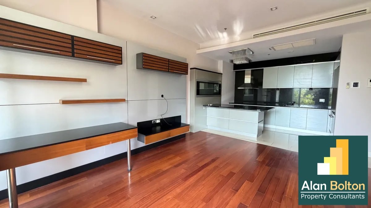 Large One bedroom Condo For Sale In The Cove Condominium photo 9