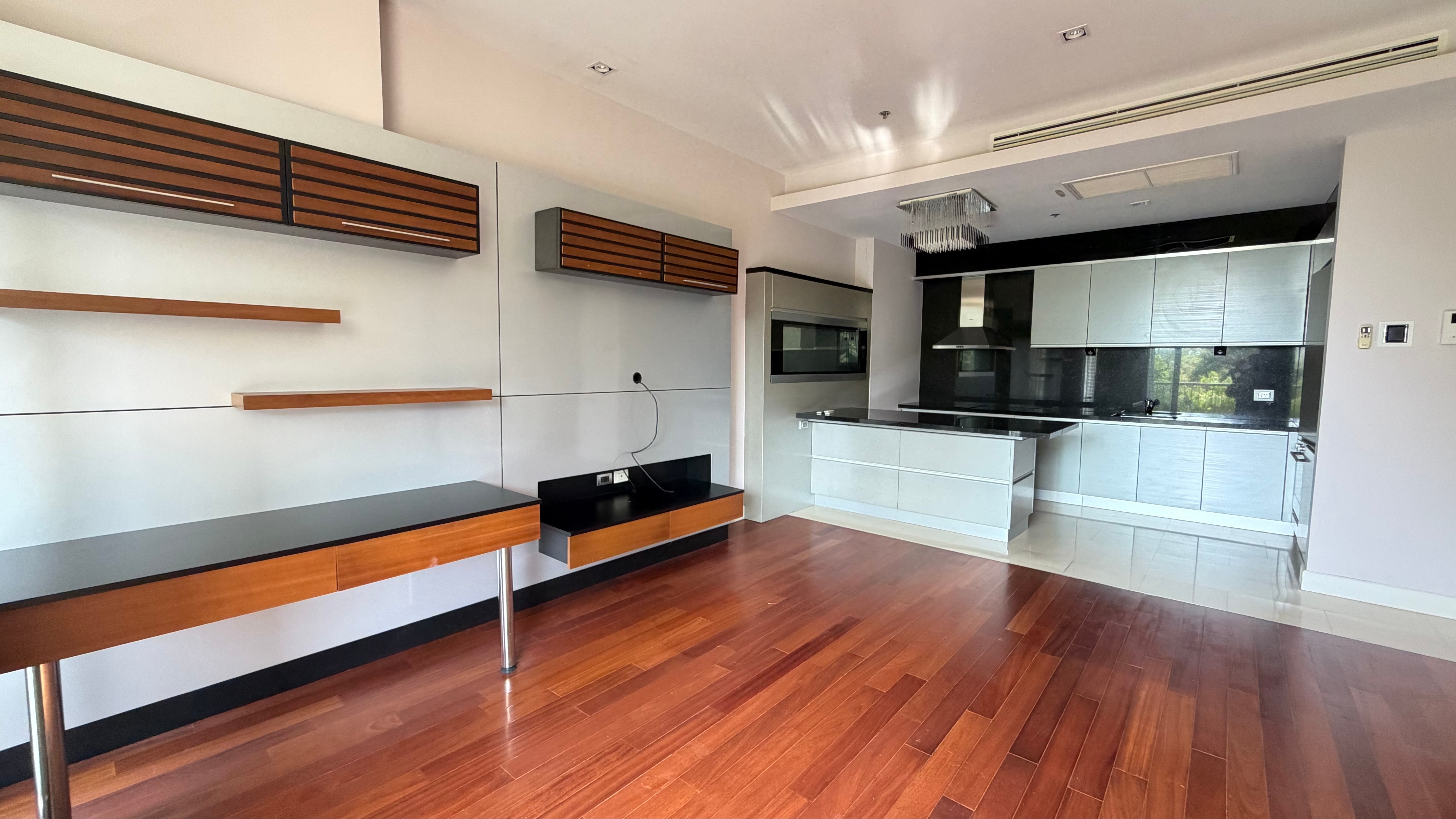 Large One bedroom Condo For Sale In The Cove Condominium photo 17