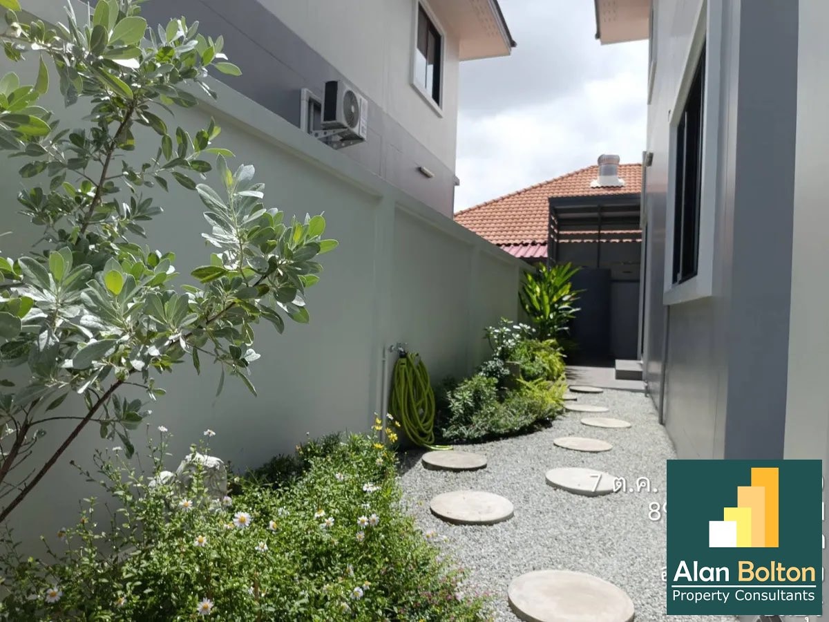3 Bedroom House For Rent In East Pattaya photo 10