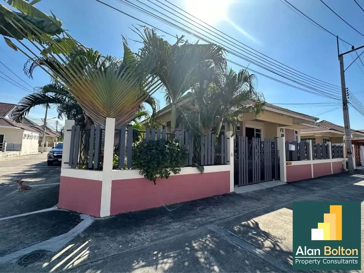 Corner House  3 Bedrooms 3 Bathrooms in East Pattaya