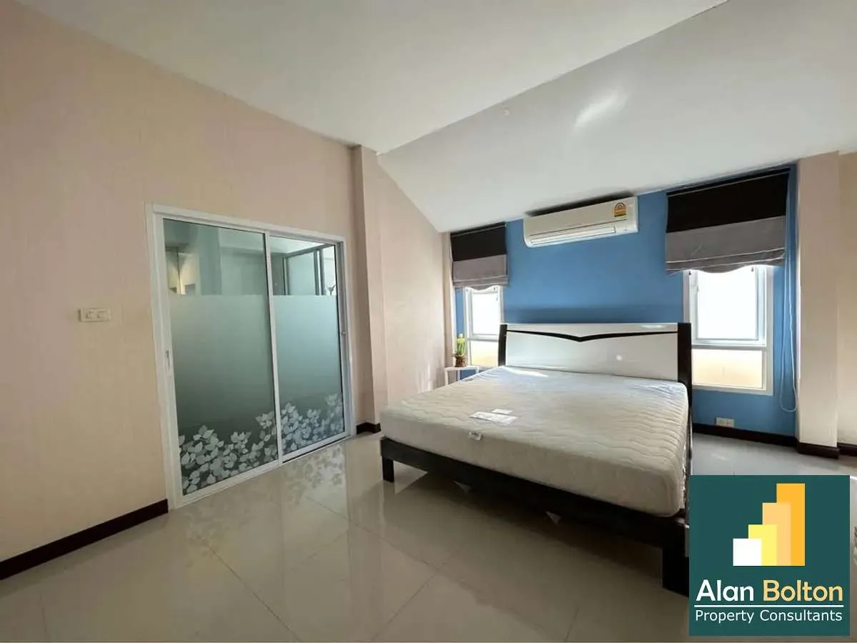 Corner House 3 Bedrooms 3 Bathrooms in East Pattaya photo 11