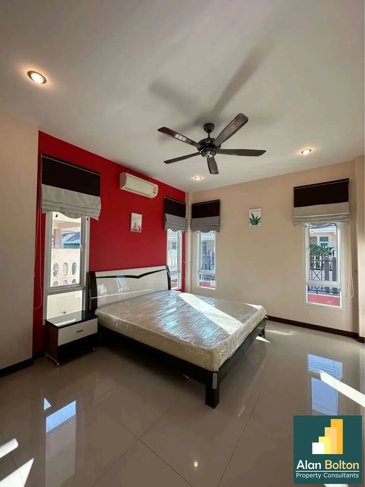 Corner House 3 Bedrooms 3 Bathrooms in East Pattaya photo 12