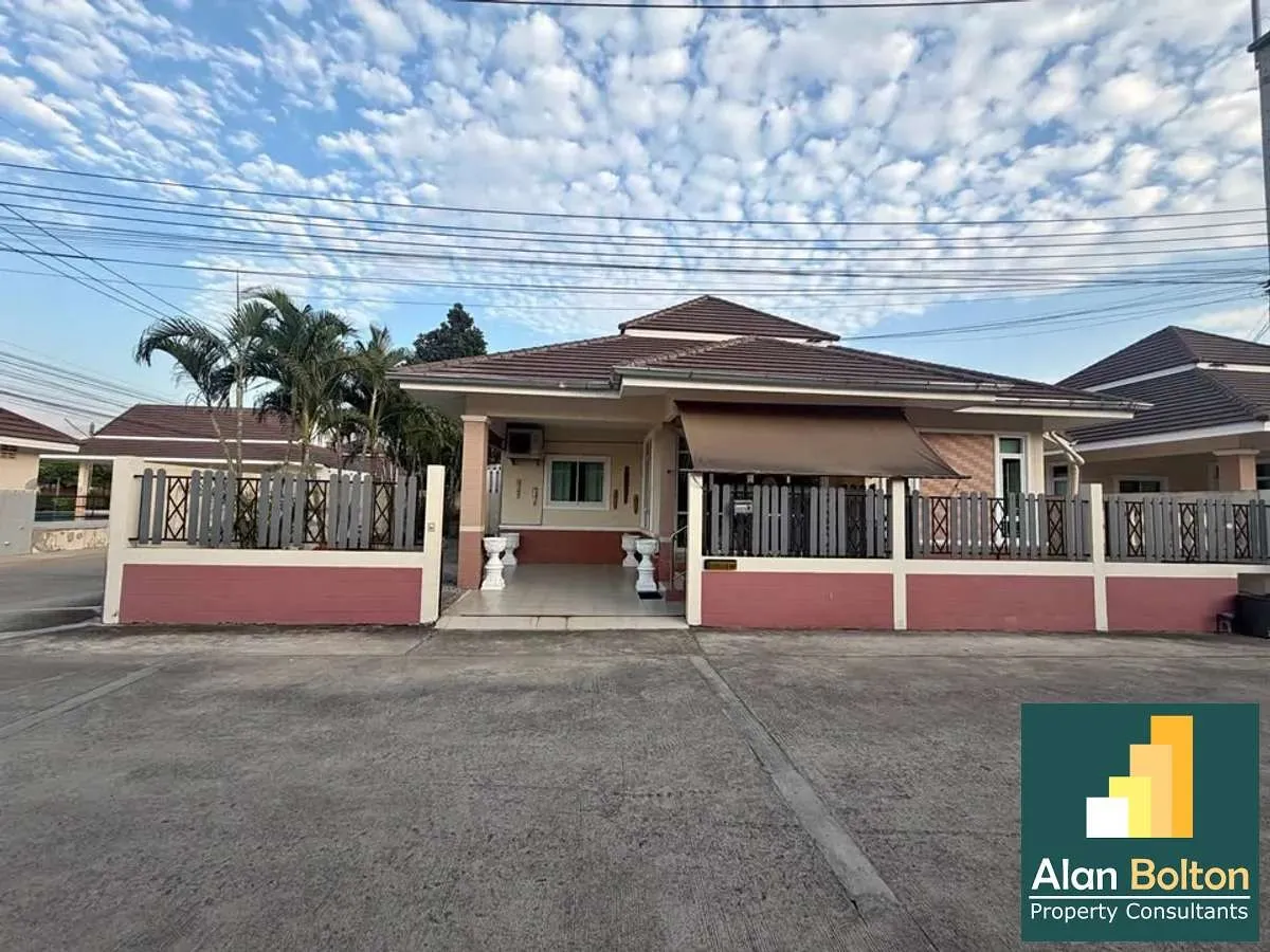 Corner House 3 Bedrooms 3 Bathrooms in East Pattaya photo 3
