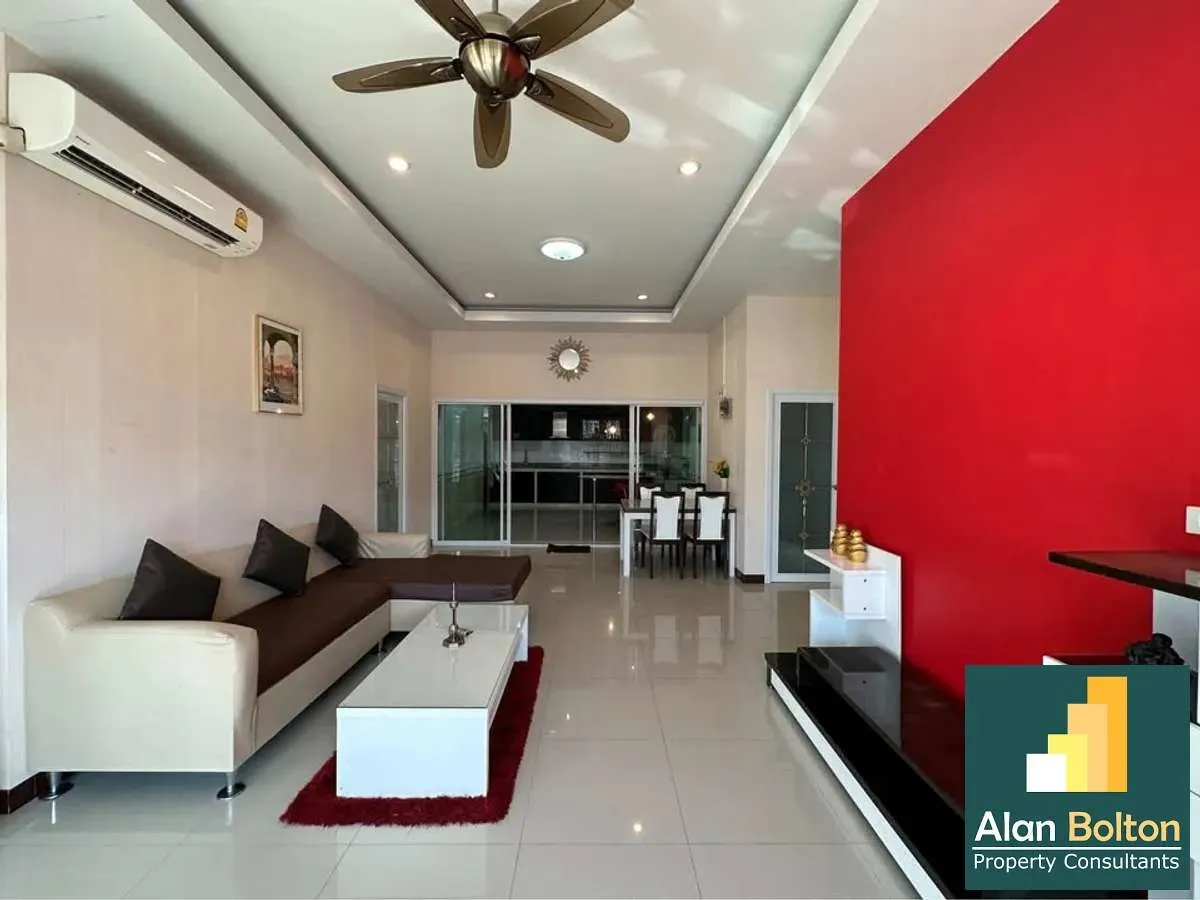 Corner House 3 Bedrooms 3 Bathrooms in East Pattaya photo 6