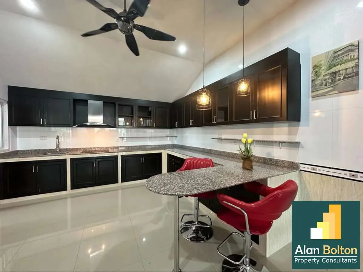 Corner House 3 Bedrooms 3 Bathrooms in East Pattaya photo 8