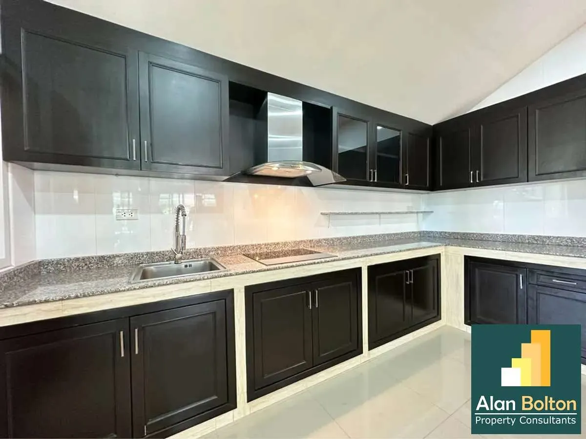 Corner House 3 Bedrooms 3 Bathrooms in East Pattaya photo 9