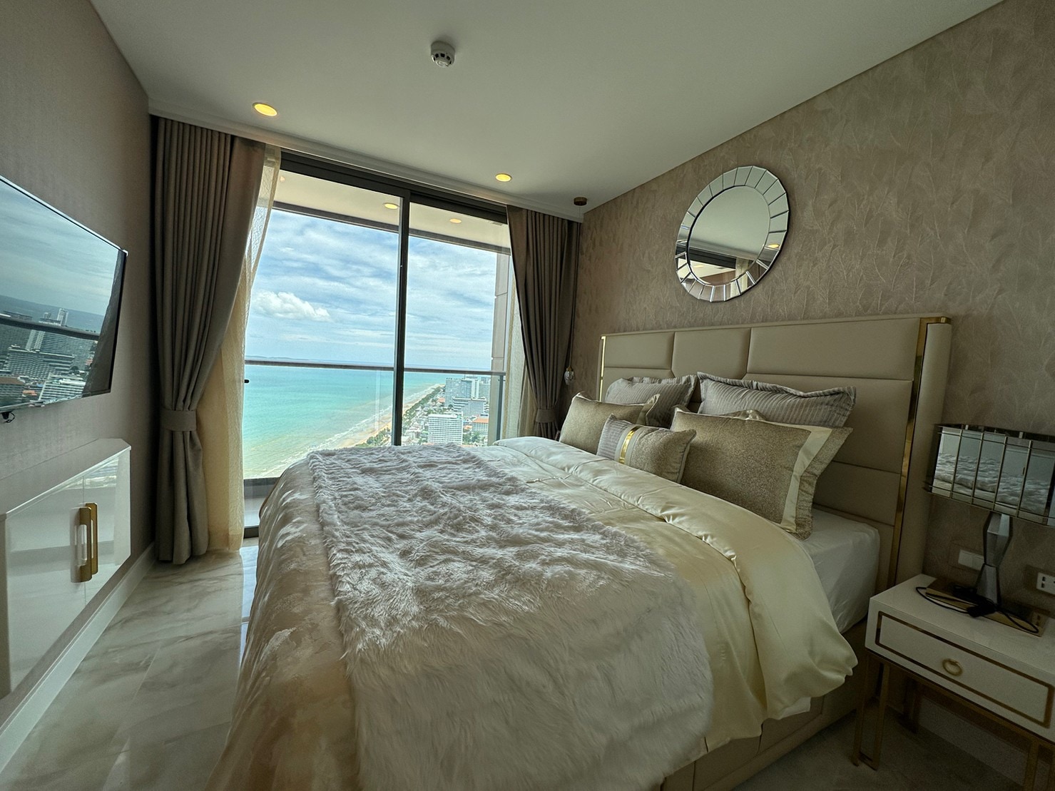 Ocean View Condo For Sale in Copacabana photo 42