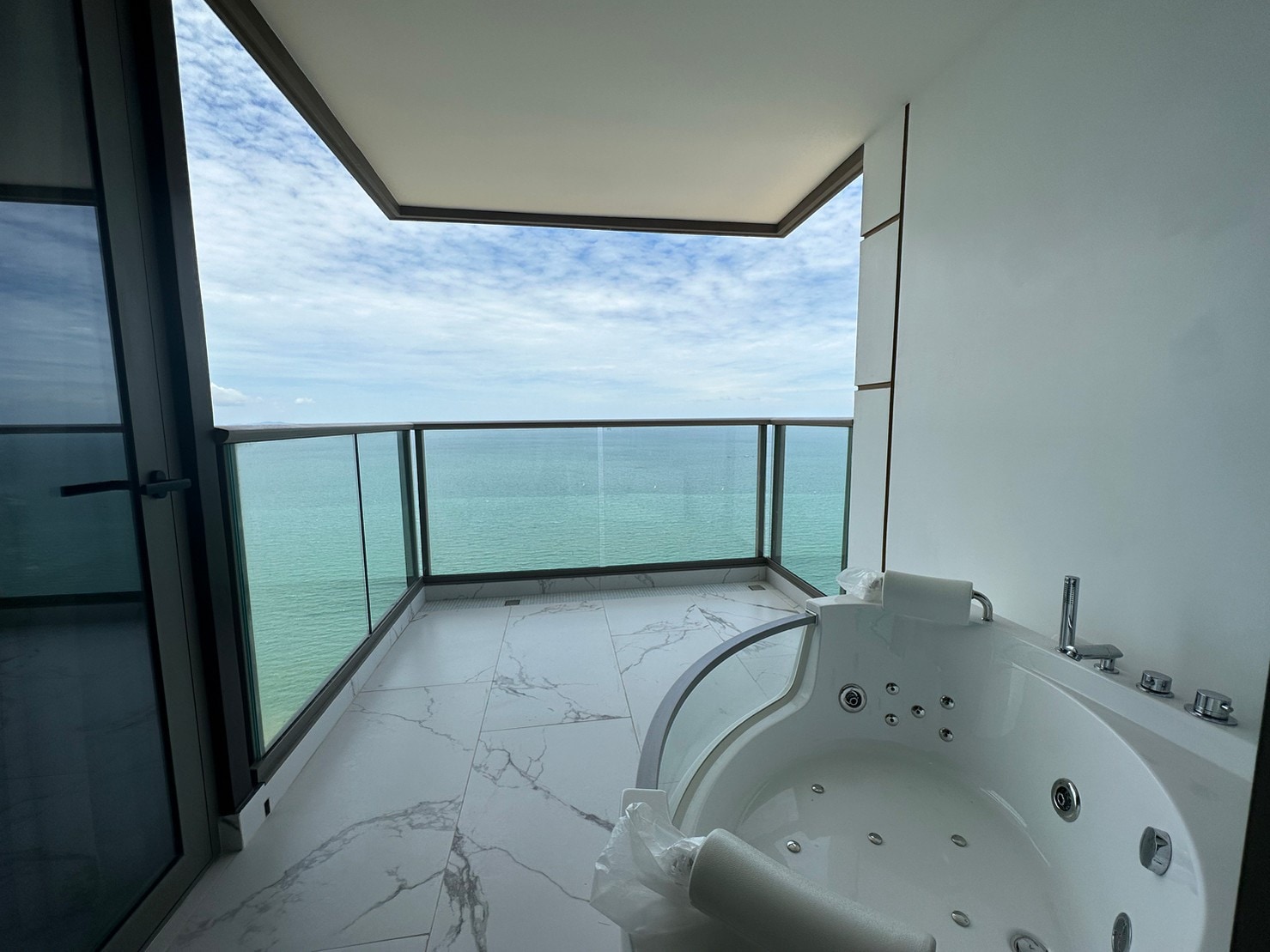 Ocean View 2 Bedroom for rent In Copacabana photo 50