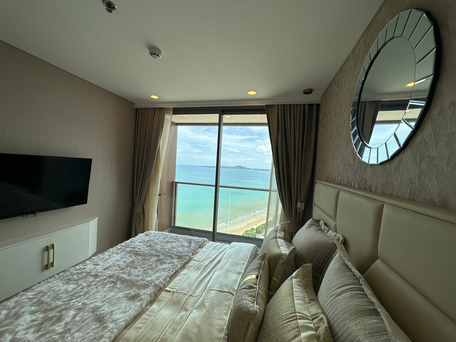 Ocean View 2 Bedroom for rent In Copacabana photo 37