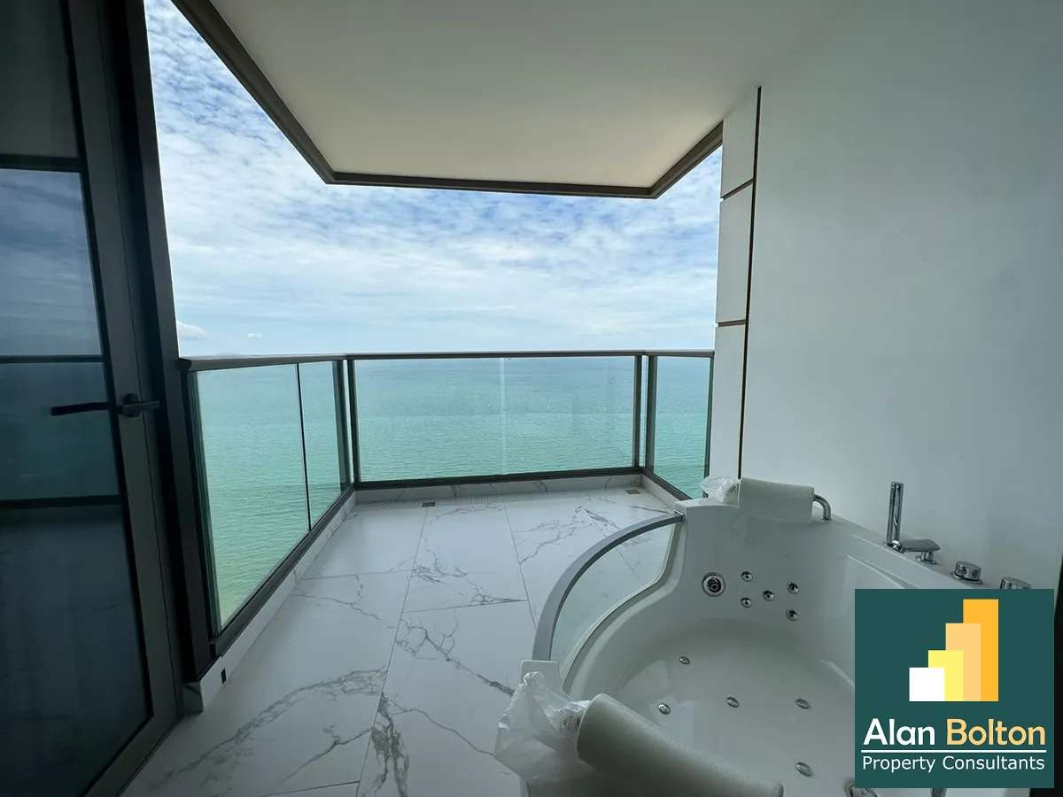 Ocean View 2 Bedroom for rent In Copacabana photo 9