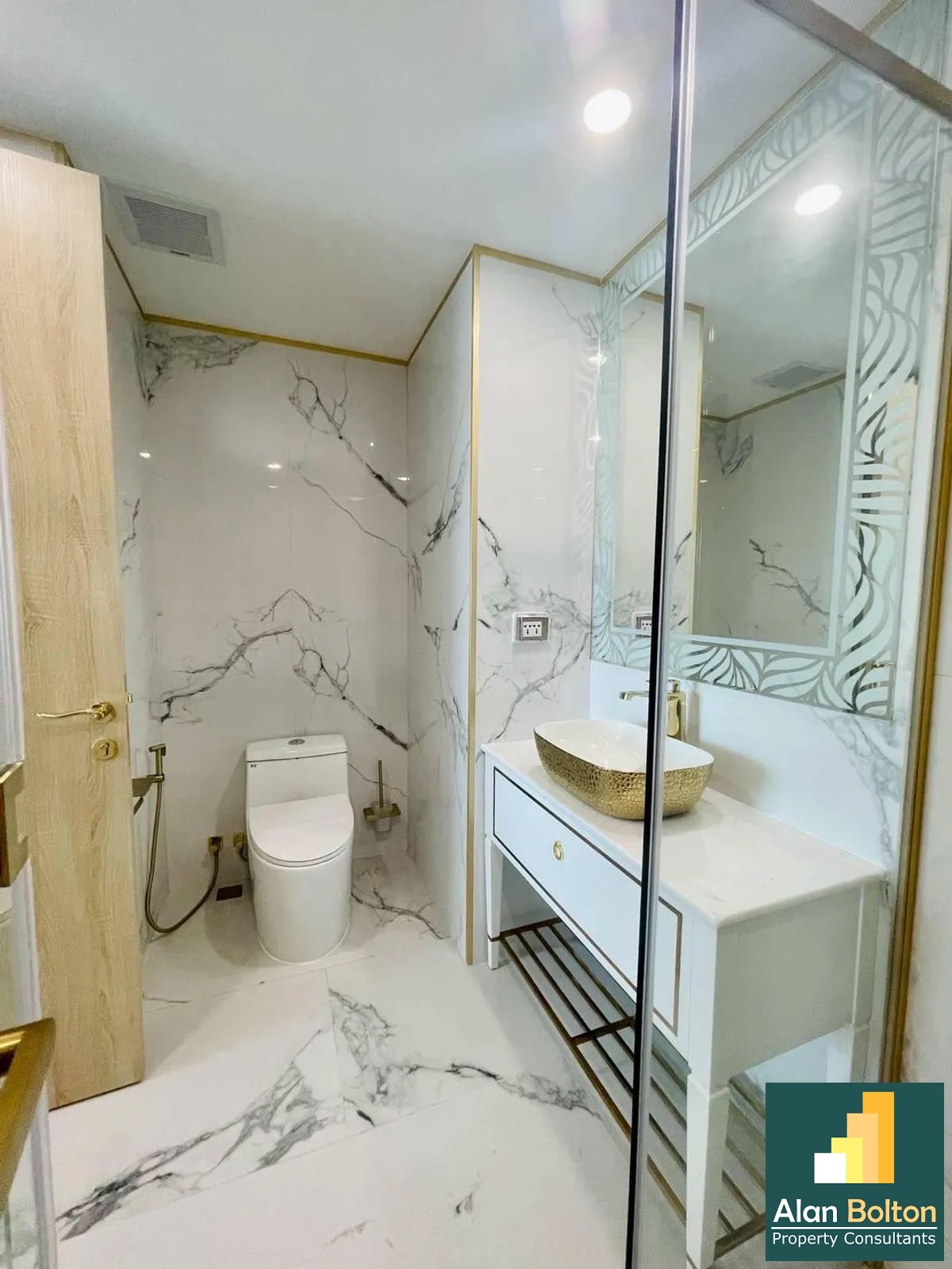 Large Luxury Beachfront Ocean View 1 Bed 1 Bath Condo In Jomtien photo 13