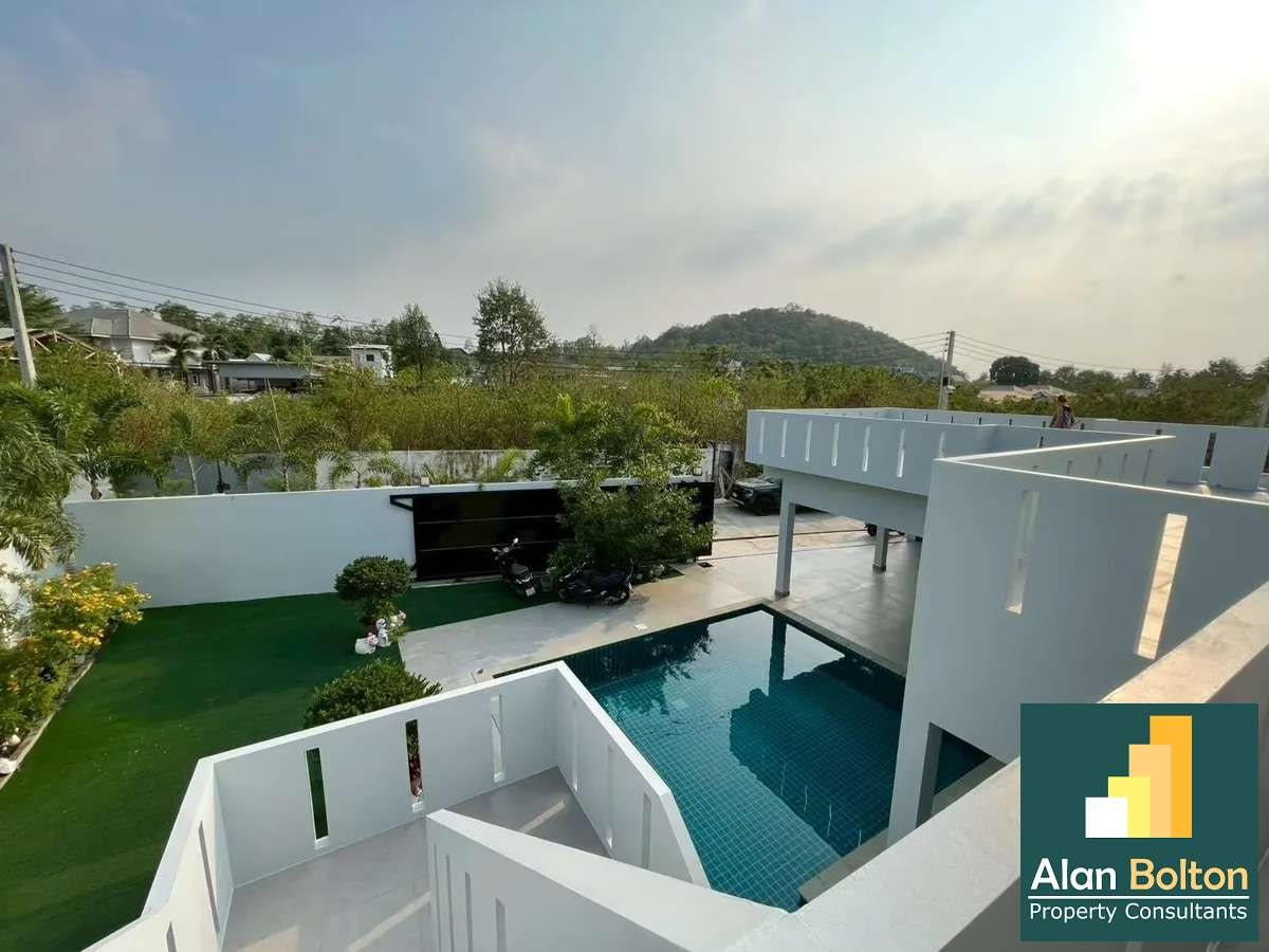 Beautiful 3-Bedroom Villa with Private Pool for Sale in East Pattaya photo 4