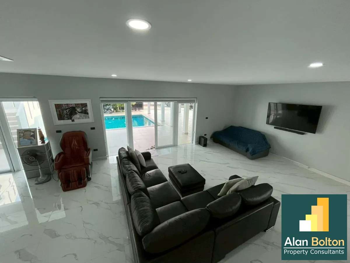 Beautiful 3-Bedroom Villa with Private Pool for Sale in East Pattaya photo 8