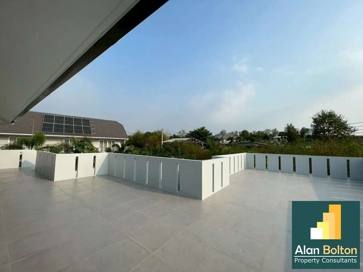 Beautiful 3-Bedroom Villa with Private Pool for Sale in East Pattaya photo 3